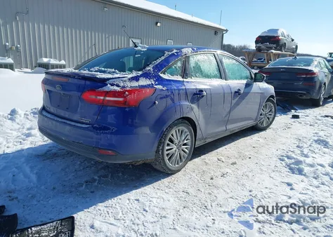 2015 Ford Focus Titanium z USA, uszkodzony, nr VIN 1FADP3J27FL323084